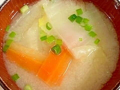 白菜・にんじん・小ねぎの味噌汁